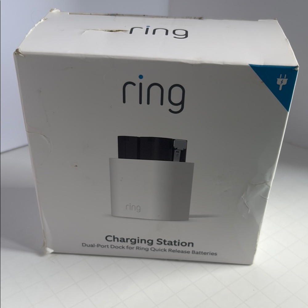 New Ring Dual-Port Charging Station - Silver and Black